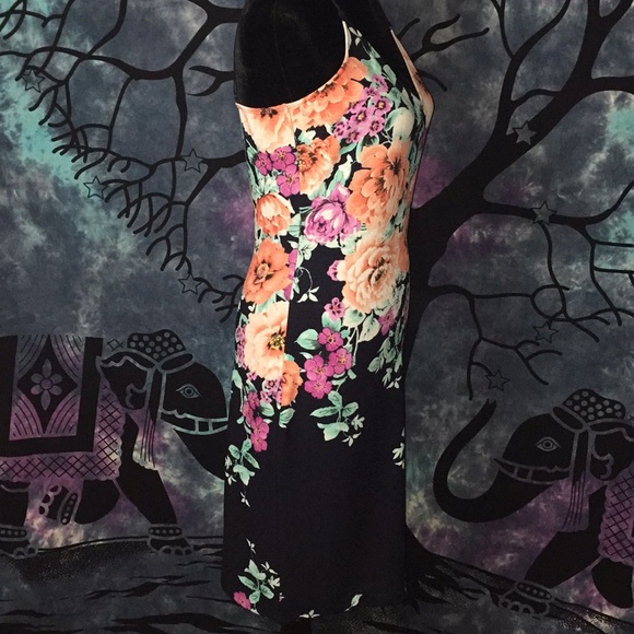 Kimcine Curve Floral Bodycon Dress - Picture 8 of 10